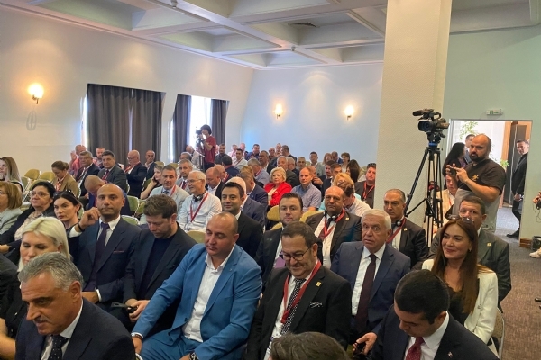 zzet Volkan, Vorstandsvorsitzender unserer Kammer, nahm am von BULT veranstalteten Internationalen Wirtschaftsforum in Plovdiv teil