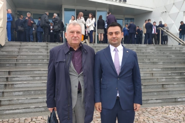 Der Vorstandsvorsitzende unserer Kammer, zzet Volkan, traf sich mit Todor Demirkov, Prsident des TSO Burgas, auf dem bulgarisch-trkischen Wirtschaftsforum in Burgas, Bulgarien