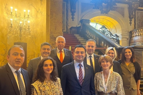 Der Vorstandsvorsitzende unserer Kammer, İzzet Volkan, besuchte die französische Industrie- und Handelskammer in Paris.